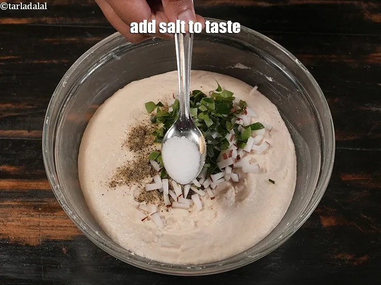 स्टेप 12 – स्वादानुसार नमक डालें। नमक तब ही डालें जब आप बोंडा …