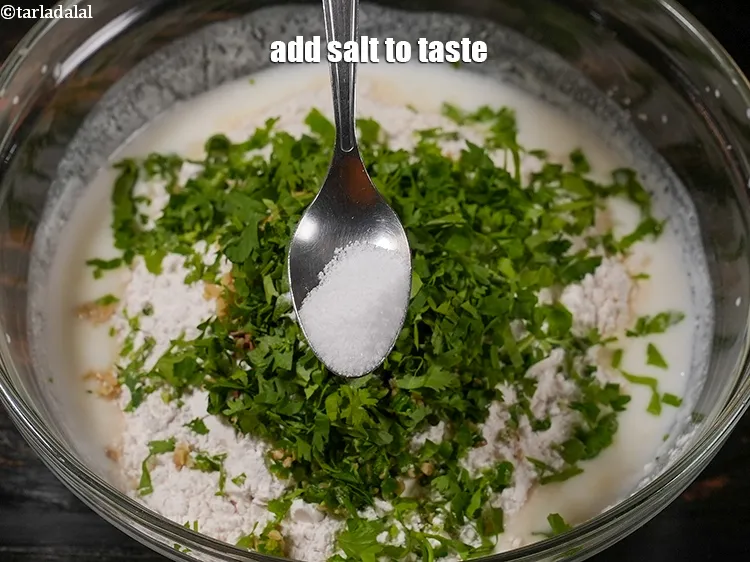 स्टेप 12 – स्वादअनुसार नमक&nbsp;डालें।