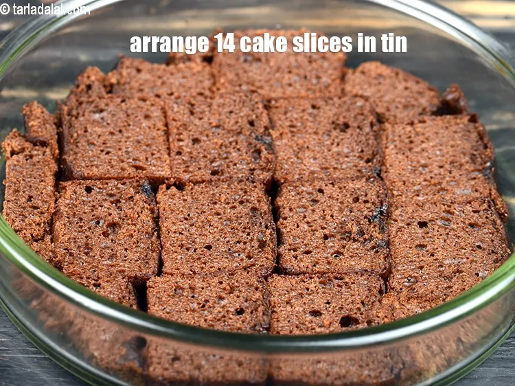 Step 13 – Now arrange 14 cake slices in a serving tin.