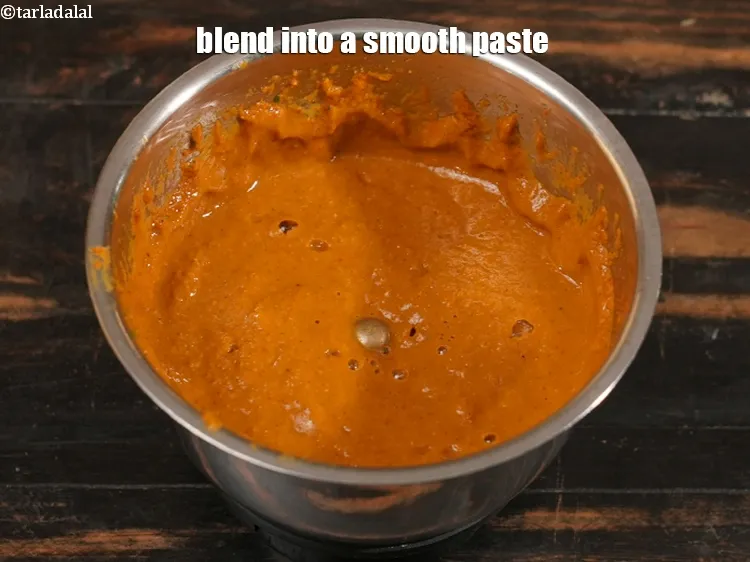 स्टेप 13 – मिश्रण को चिकना पेस्ट बना लें।