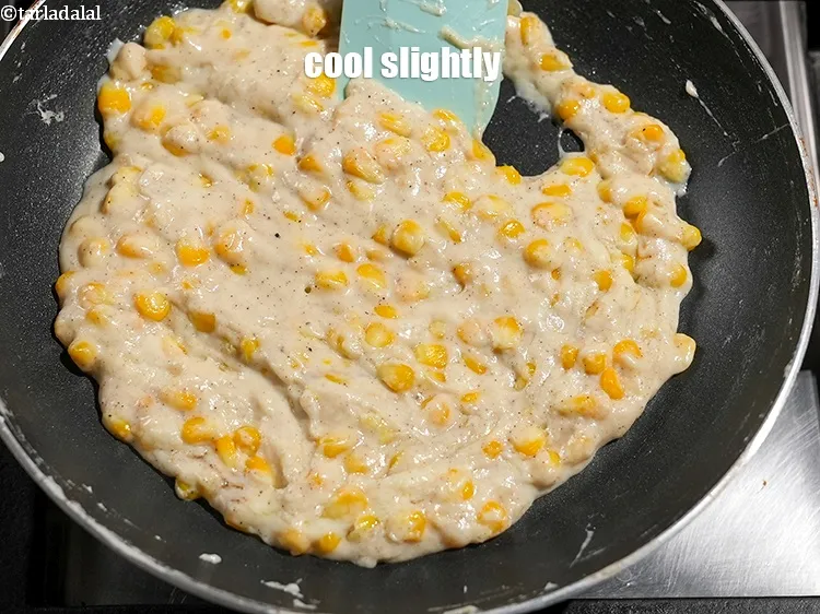 स्टेप 19 – थोड़ा ठंडा करें और फिलिंग&nbsp;को 6 बराबर भागों में बाँट …