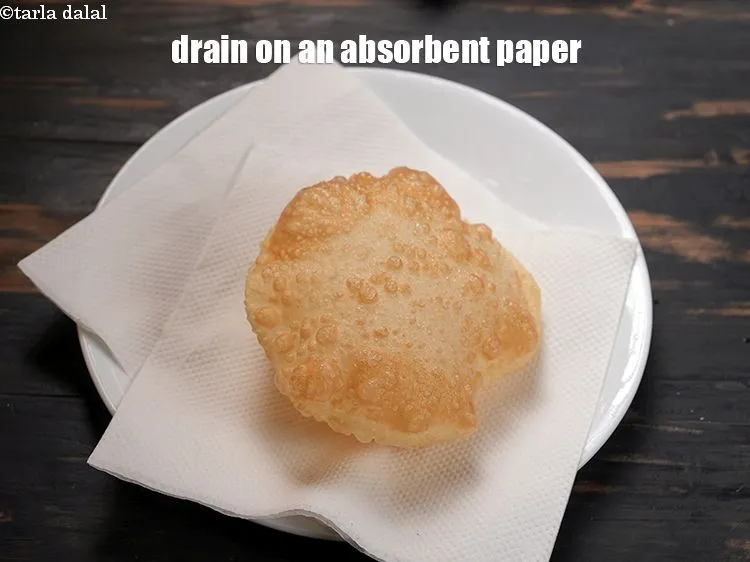 स्टेप 13 – अब्सॉर्बेंट पेपर पर निकाल लें।