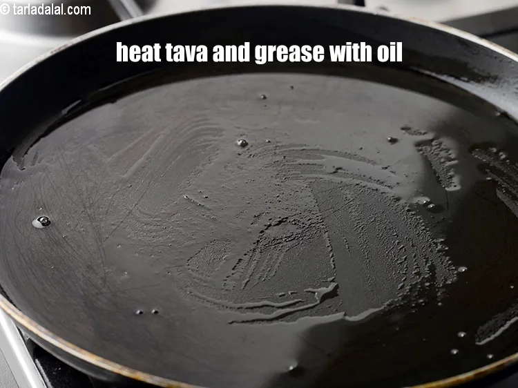 स्टेप 12 – एक नॉन-स्टिक तवा गरम करें और उस पर 1 छोटा …