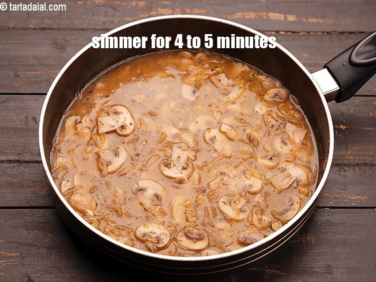 स्टेप 13 – 4 से 5 मिनट तक उबालें।