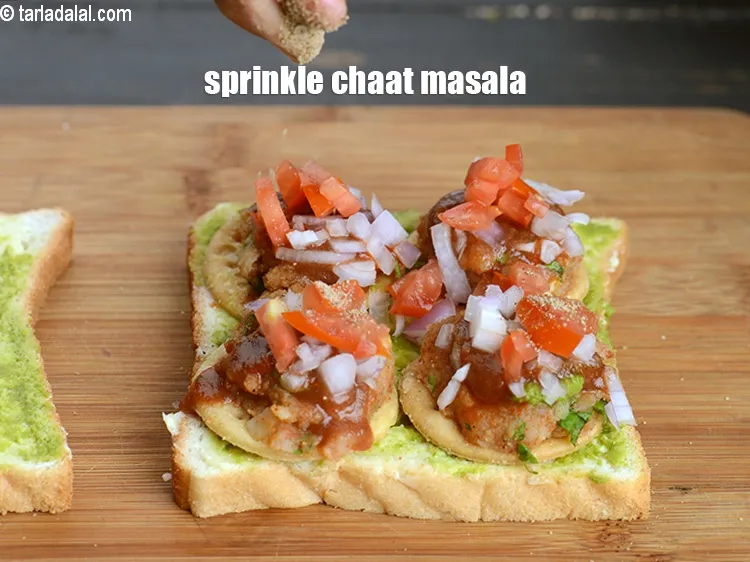 Step 14 – Sprinkle little chaat masala.