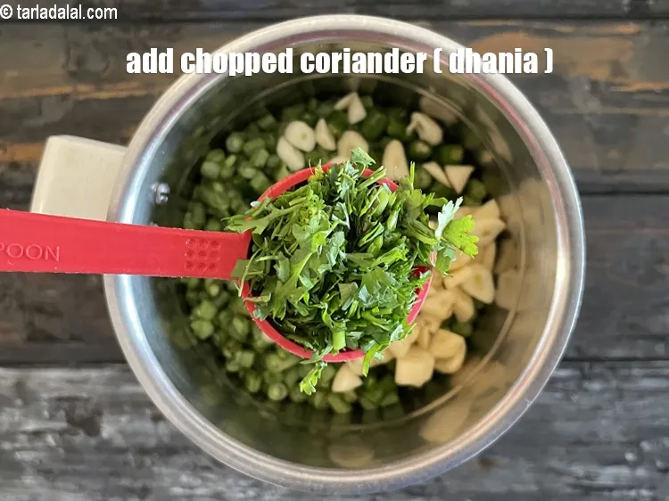 Step 14 – Add&nbsp;<meta charset="UTF-8" />4 tbsp&nbsp;<a href="glossary-chopped-coriander-783i">chopped coriander (dhania)</a>.