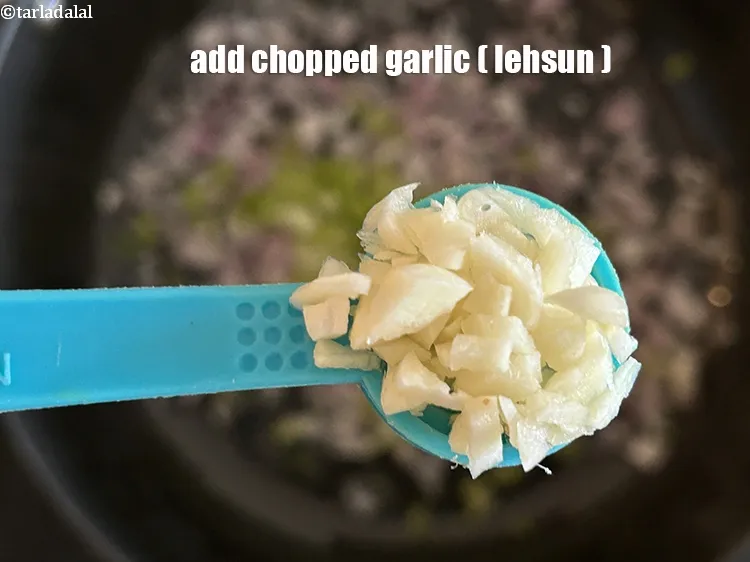 Step 33 – Add&nbsp;<meta charset="UTF-8" />1/2 tsp&nbsp;<a href="glossary-chopped-garlic-790i">chopped garlic (lehsun)</a>.