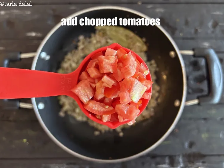 Step 20 – Add&nbsp;<meta charset="UTF-8" />1/4 cup&nbsp;finely&nbsp;<a href="glossary-chopped-tomatoes-779i">chopped tomatoes</a>.