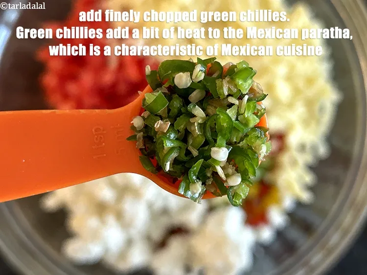 स्टेप 13 – १ १/२ टी-स्पून&nbsp;बारीक&nbsp;<a href=""https://www.tarladalal.com/glossary-chopped-green-chilli-hindi-820i"">कटी हरी मिर्च</a>&nbsp;डालें।&nbsp;हरी मिर्च मैक्सिकन पराठे में …