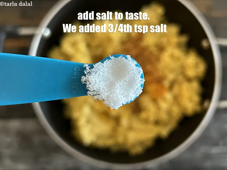 स्टेप 17 – स्वादानुसार नमक डालें। हमने 3/4 टीस्पून नमक डाला है।