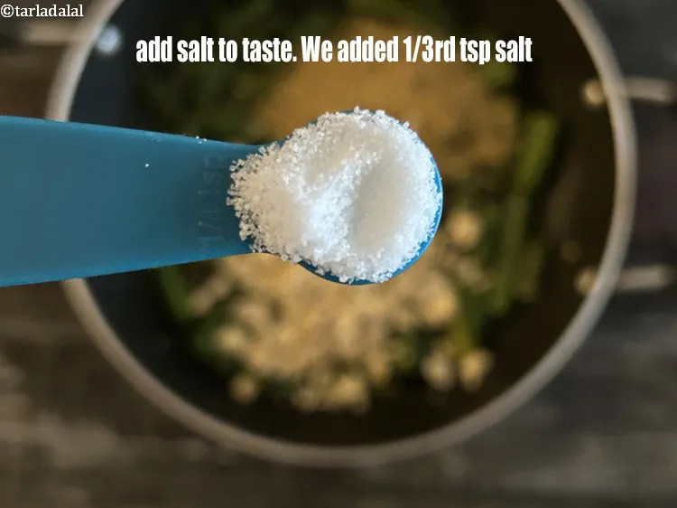 स्टेप 18 – स्वादानुसार नमक डालें। हमने 1/3 छोटा चम्मच नमक डाला है।