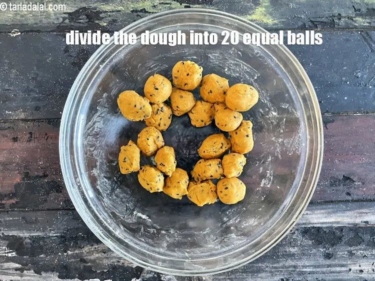 स्टेप 13 – <strong>बेक्ड सोया पुरी रेसिपी &nbsp;| सोया तिल क्रिस्पी | हेल्दी …