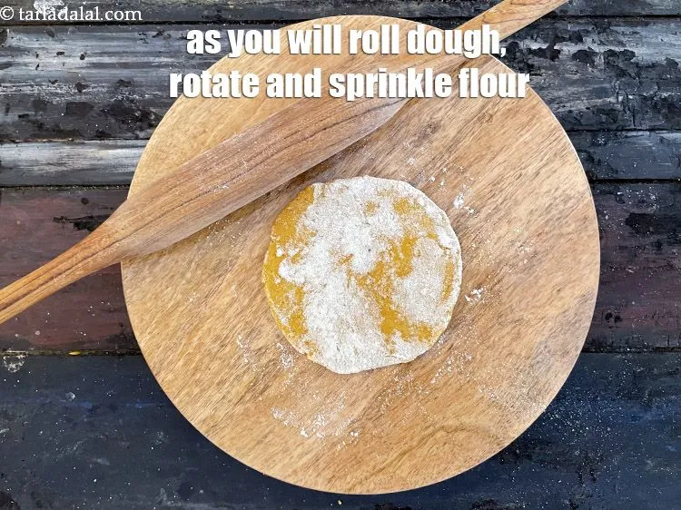 स्टेप 14 – जब आप आटा बेलेंगे तो आपको उसे घुमाना होगा और …