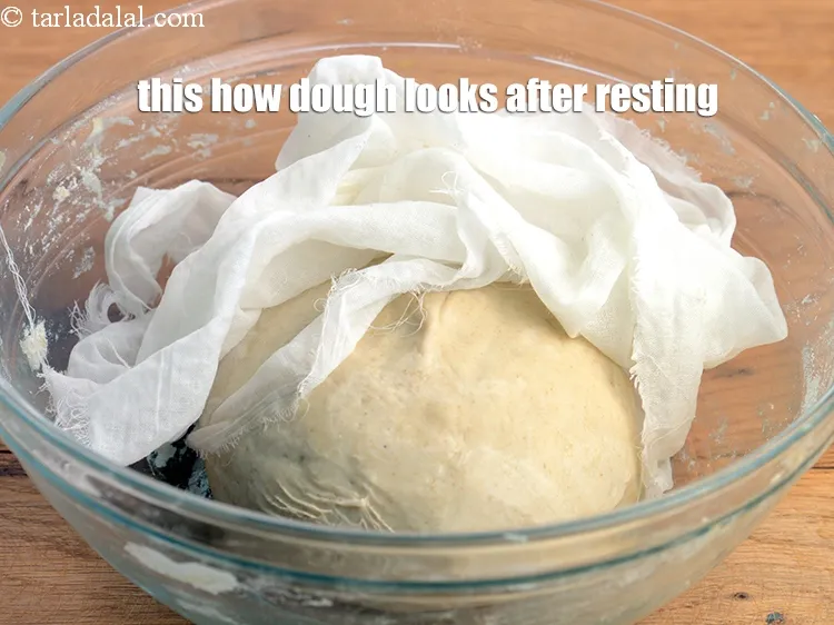 स्टेप 12 – एक घंटे बाद आटा एैसा दिखता है।