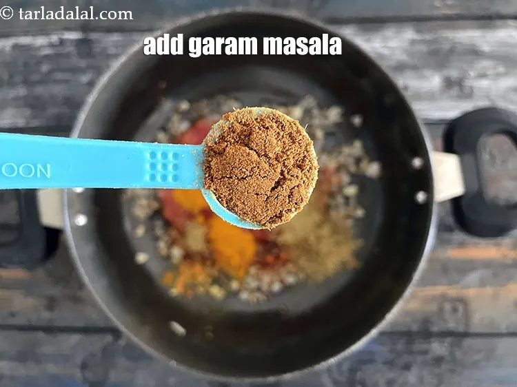 Step 16 – Add&nbsp;<meta charset="UTF-8" />1/2 tsp&nbsp;<a href="garam-masala-163r">garam masala</a>.
