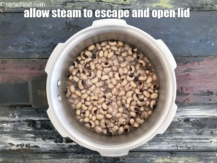 Step 13 – <meta charset="UTF-8" />Allow the steam to escape before opening the lid.&nbsp;&nbsp;