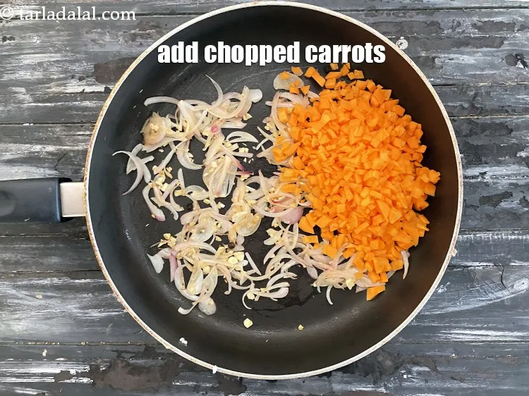 स्टेप 13 – १ कप&nbsp;बारीक&nbsp;<a href=""https://www.tarladalal.com/glossary-chopped-carrot-hindi-798i"">कटी हुई गाजर</a>&nbsp;<span style=""font-size:11pt""><span style=""font-family:Calibri,sans-serif""><span style=""background-color:white""><span style=""font-family:&quot;Nirmala UI&quot;,sans-serif""><span …