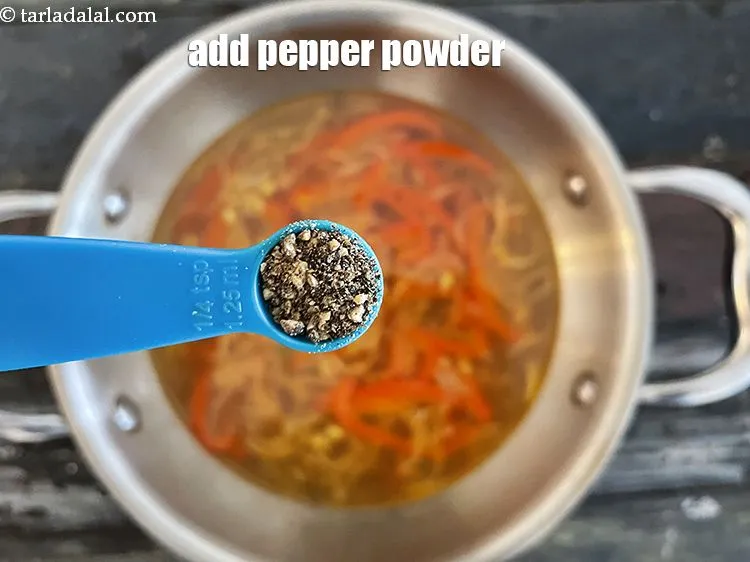 स्टेप 16 – आंच बंद कर दें, काली मिर्च पाउडर डालें। हमने 1/4 …