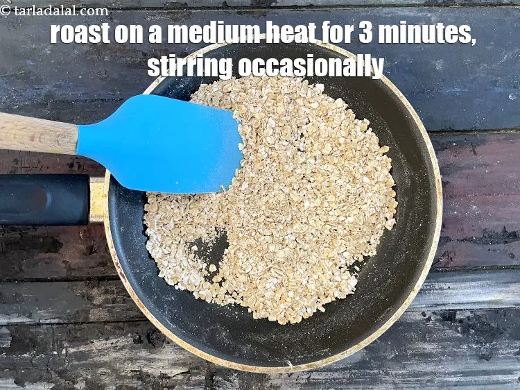 स्टेप 5 – मध्यम आंच पर बीच-बीच में हिलाते हुए 3 मिनट तक …