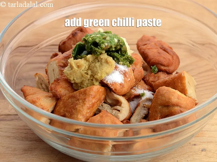 Step 16 – Add 2 tsp <a href="https://www.tarladalal.com/glossary-green-chilli-paste-hari-mirch-ki-paste-mirchi-paste-333i">green chilli paste</a>.