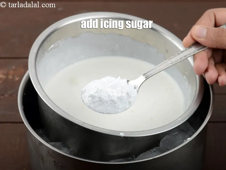 स्टेप 13 – <p>2 टेबल-स्पून &nbsp;<a href="">आइसिंग शुगर</a> डालें।</p>