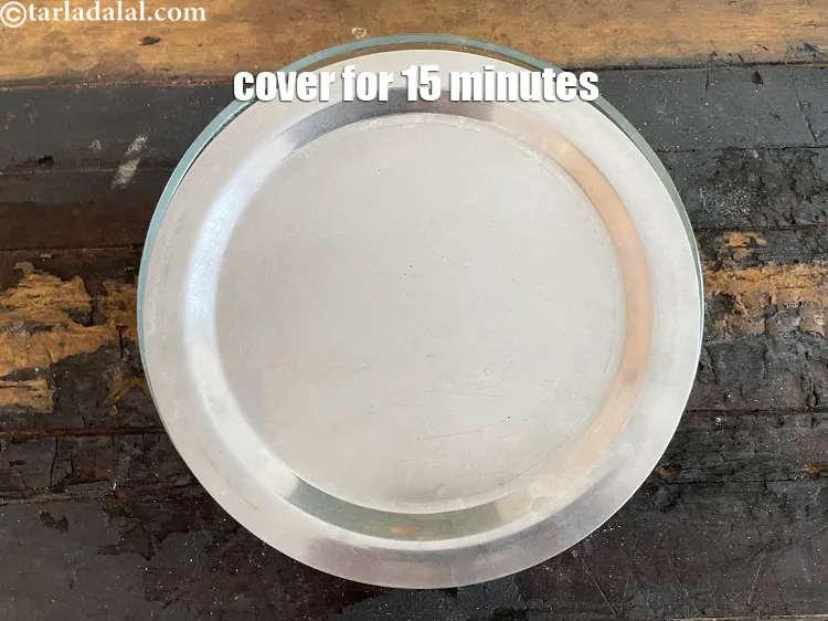 स्टेप 19 – ढककर १५ मिनट के लिए अलग रख दें।