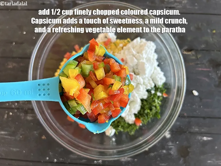 स्टेप 38 – १/२ कप&nbsp;<a href=""https://www.tarladalal.com/glossary-chopped-capsicum-hindi-164i"">बारीक कटी हुई शिमला मिर्च</a>&nbsp;डालें। शिमला मिर्च पराठे …