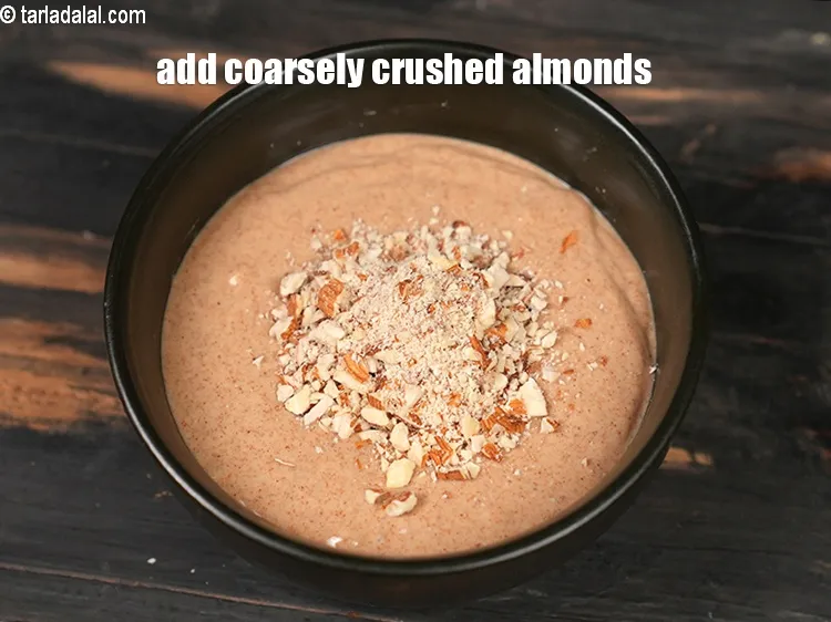 Step 14 – <p>Add the coarsely crushed roasted almonds.</p>