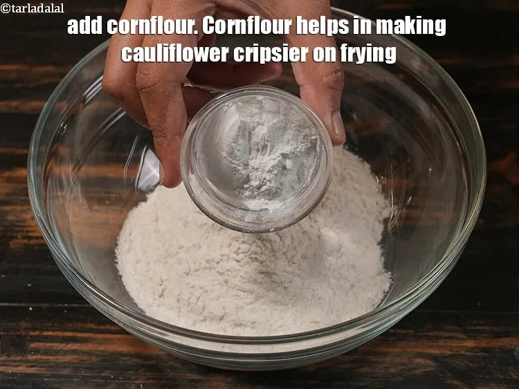 स्टेप 13 – कॉर्नफ्लोर डालें। कॉर्नफ्लोर फूलगोभी को तलने पर क्रिस्पी बनाने में …