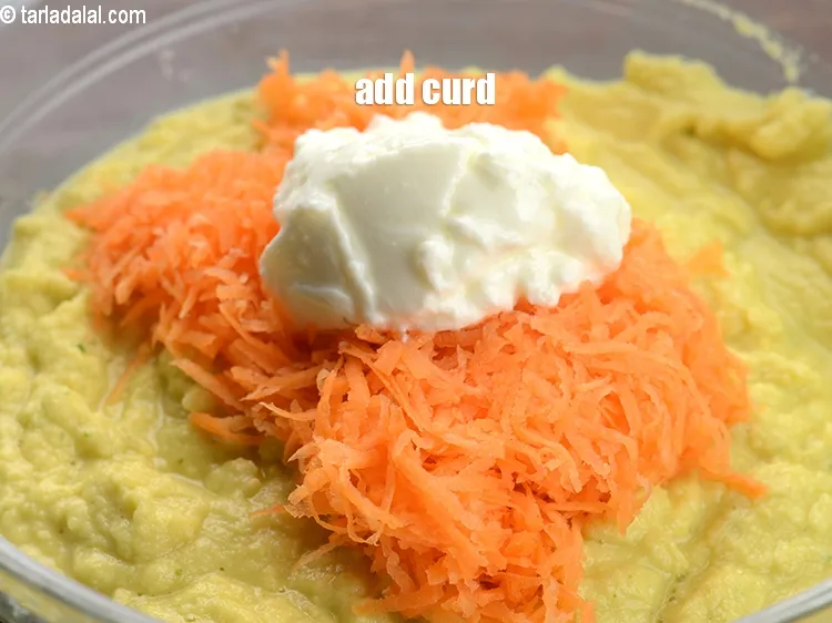 स्टेप 14 – १/४ कप&nbsp;<a href=""https://www.tarladalal.com/glossary-curd-dahi-yogurt-yoghurt-hindi-383i"">दही</a>&nbsp;<span style=""font-size:11pt""><span style=""font-family:Calibri,sans-serif""><span style=""background-color:white""><span style=""font-family:&quot;Nirmala UI&quot;,sans-serif""><span style=""color:black"">डालें।</span></span></span></span></span>