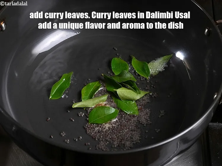स्टेप 30 – १० से १२&nbsp;<a href=""https://www.tarladalal.com/glossary-curry-leaves-kadi-patta-kadipatta-hindi-388i"">करी पत्ते (कड़ी पत्ता)</a>&nbsp;डालें।दालिम्बी उसल में करी …