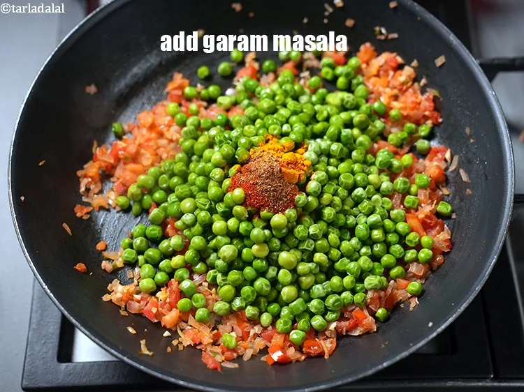 Step 14 – Add&nbsp;1/4 tsp&nbsp;<a href="https://www.tarladalal.com/glossary-garam-masala-296i">garam masala</a>.