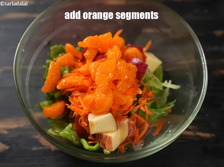 स्टेप 14 – १/२ कप&nbsp;<a href=""https://www.tarladalal.com/glossary-orange-segments-hindi-116i"">संतरे की फाँक</a>&nbsp;, आधे टुकड़ो में तोड़ी हुई&nbsp;डालें।