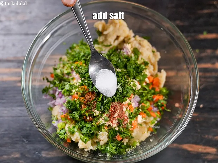 स्टेप 14 – स्वादानुसार नमक डालें।
