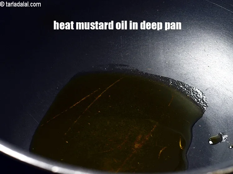 स्टेप 15 – एक गहरे पैन में 2 टीस्पून सरसों का तेल गर्म …
