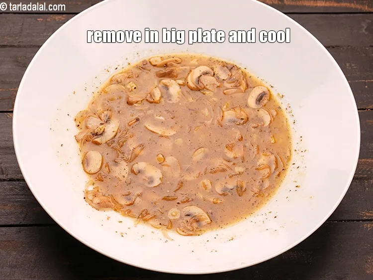 स्टेप 14 – इसे एक बड़ी प्लेट में निकाल लें और ठंडा होने …