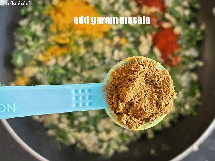 Step 19 – Add&nbsp;<meta charset="UTF-8" />1/2 tsp&nbsp;<a href="garam-masala-163r">garam masala</a>.