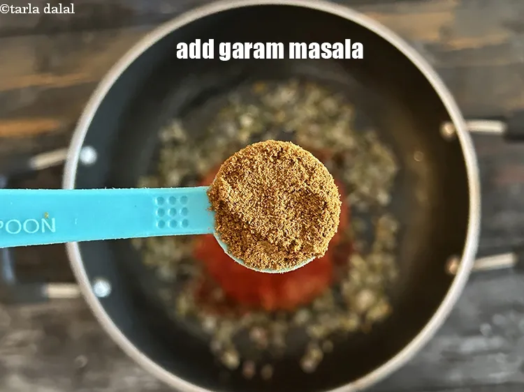 Step 18 – Add&nbsp;<meta charset="UTF-8" />1/2 tsp&nbsp;<a href="garam-masala-163r">garam masala</a>.