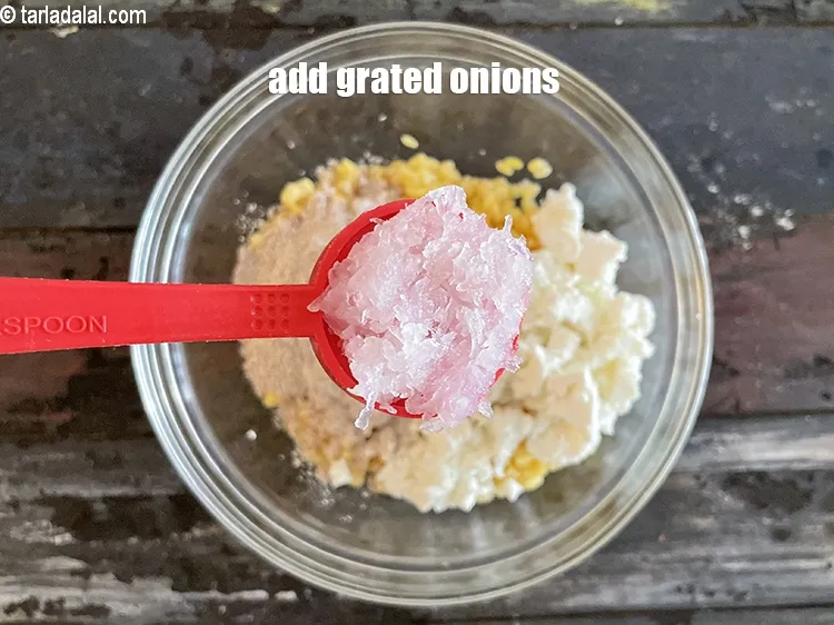 Step 22 – Add <strong>1&nbsp;tbsp</strong>&nbsp;<a href="glossary-grated-onions-999i">grated onions</a>.