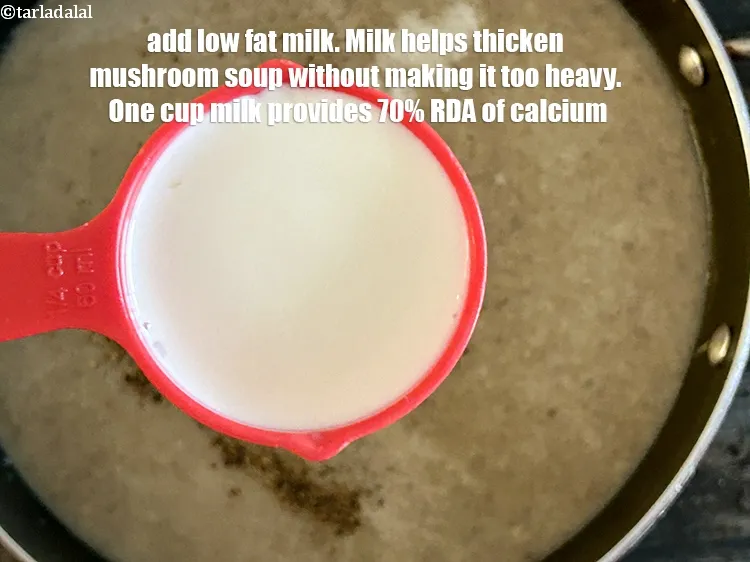 स्टेप 15 – १/४ कप&nbsp;<a href=""https://www.tarladalal.com/glossary-low-fat-milk-low-cal-milk-skim-milk-toned-milk-hindi-516i"">कम वसा वाला दूध</a>&nbsp;, ९९ .७ % वसा …