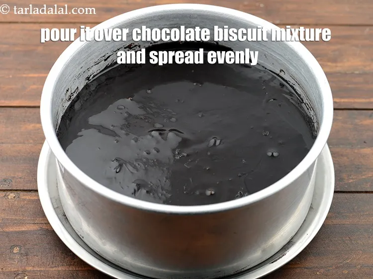 Step 14 – Pour it over the chocolate biscuit mixture and spread it evenly.