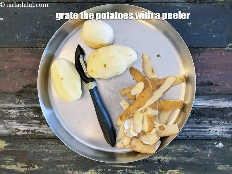 Step 4 – <meta charset="UTF-8" /> Grate the potatoes using a grater.