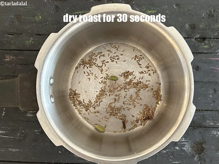 Step 16 – <html><head><meta charset="UTF-8"></head><body><p>&nbsp;Dry roast for about 30 seconds.</p></body></html>