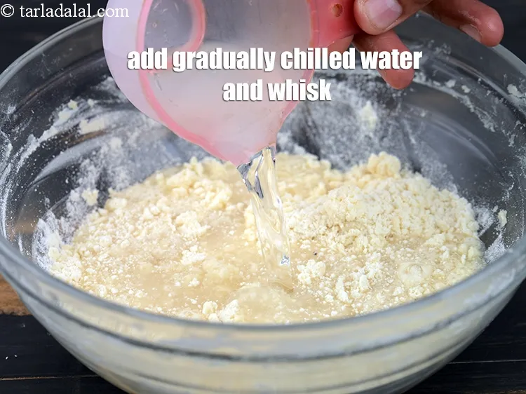 स्टेप 16 – धीरे-धीरे 2 कप ठंडा पानी डालें और इसे तब तक …