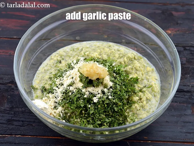 Step 14 – Add 1 tsp&nbsp;<a href="https://www.tarladalal.com/glossary-garlic-paste-lehsun-ki-paste-lahsun-ki-paste-350i">garlic (lehsun) paste</a>.&nbsp;