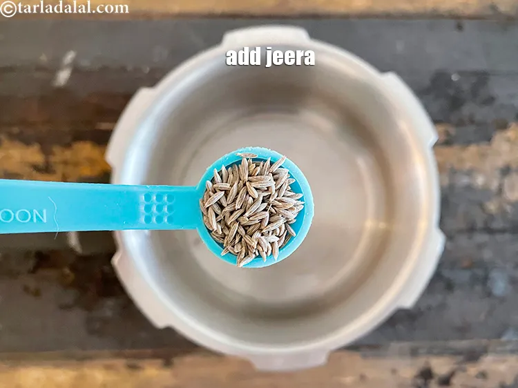 Step 31 – Add&nbsp;<meta charset="UTF-8" />1/2 tsp&nbsp;<a href="glossary-cumin-seeds-jeera-zeera-381i">cumin seeds (jeera)</a>.