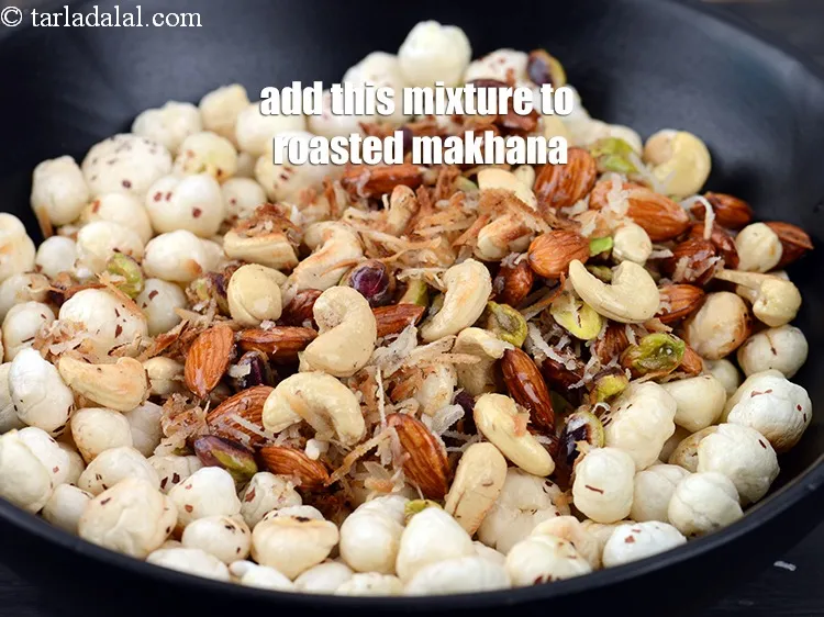Step 14 – Add this mixture to the roasted makhana and keep aside to cool.