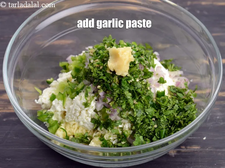 Step 15 – Add 1/2 tsp <a href="https://www.tarladalal.com/glossary-garlic-paste-lehsun-ki-paste-lahsun-ki-paste-350i">garlic (lehsun) paste</a>.