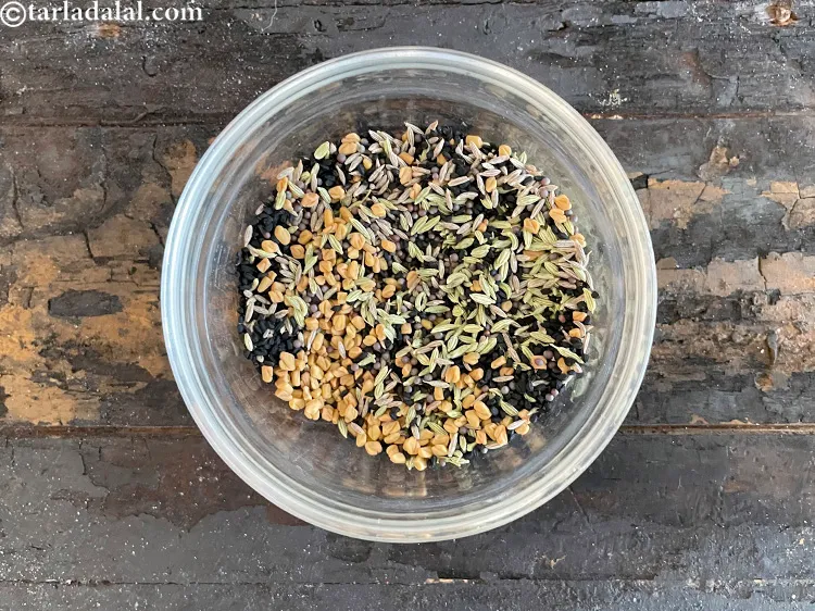 Step 26 – Mix <strong>panch phoron with radhuni&nbsp;</strong>| <strong>Bengali</strong> <strong>panch phoron with radhuni |</strong>&nbsp;well.