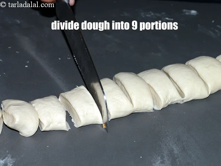 स्टेप 15 – आटे को 9 बराबर भागों में बाँट लें।